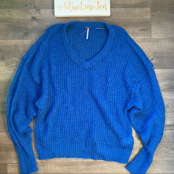 Free People Lulu V Neck Oversized Sweater NWOT - Picture 3 of 8